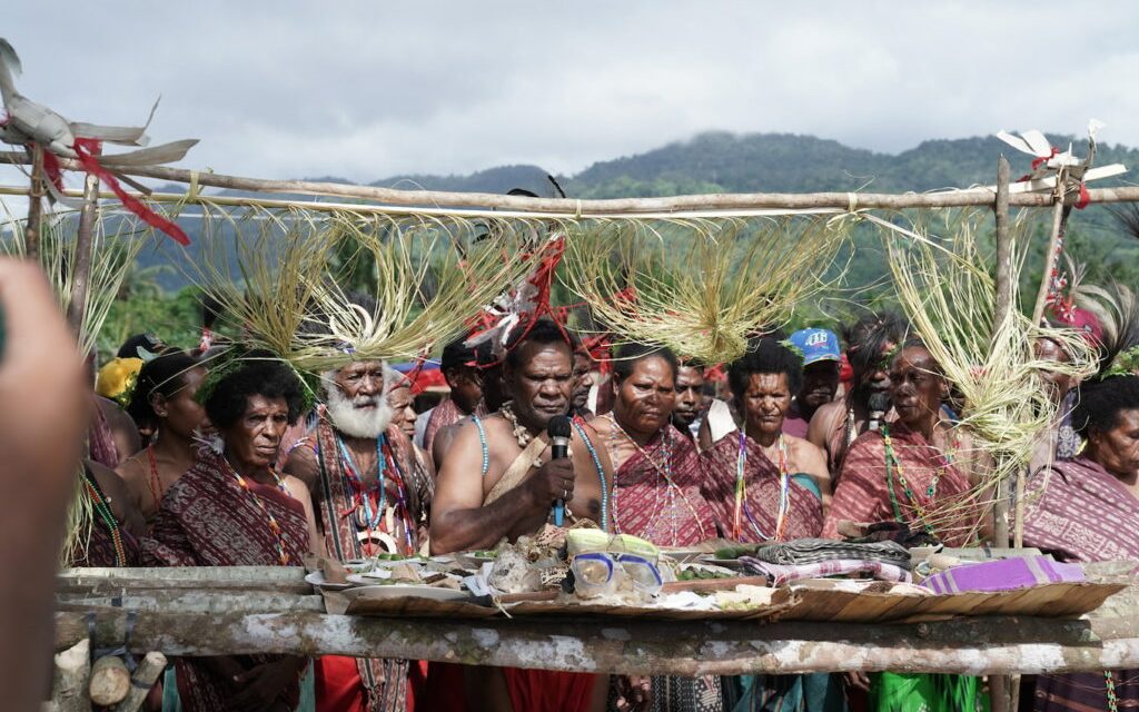 Suku Papua Dan Upacara Adat: Warisan Yang Tetap Terjaga