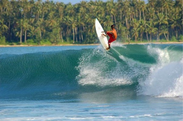 Atraksi Wisata Di Nias: Pantai, Surfing, Dan Festival Budaya