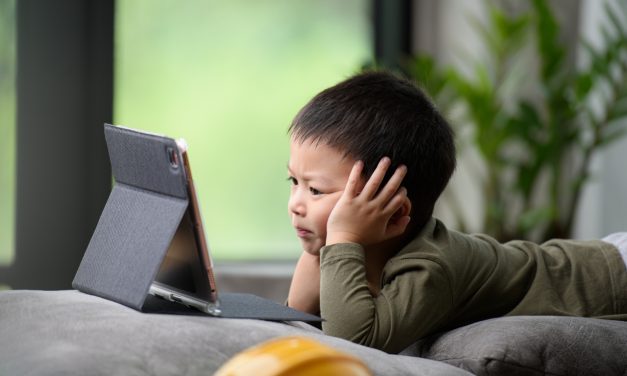 Dampak Screen Time Berlebihan Pada Anak: Cara Mengatasinya